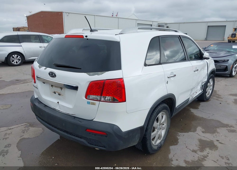 2013 KIA SORENTO VIN: 5XYKT3A61DG414361