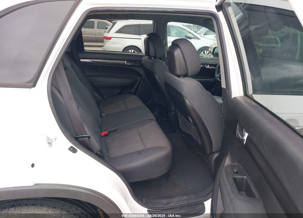 2013 KIA SORENTO VIN: 5XYKT3A61DG414361
