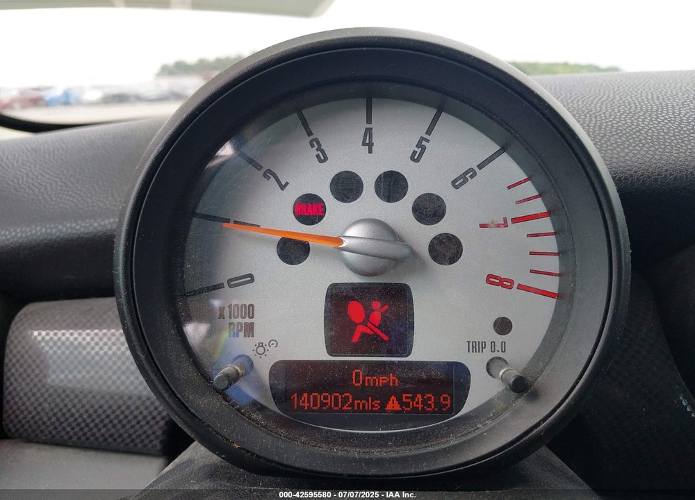 2011 MINI COOPER VIN: WMWSV3C50BTY24792