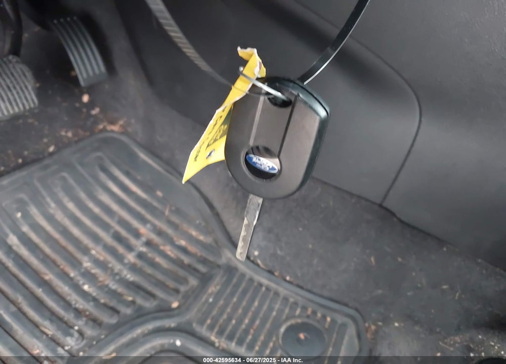 2017 FORD FOCUS SE VIN: 1FADP3K24HL321892