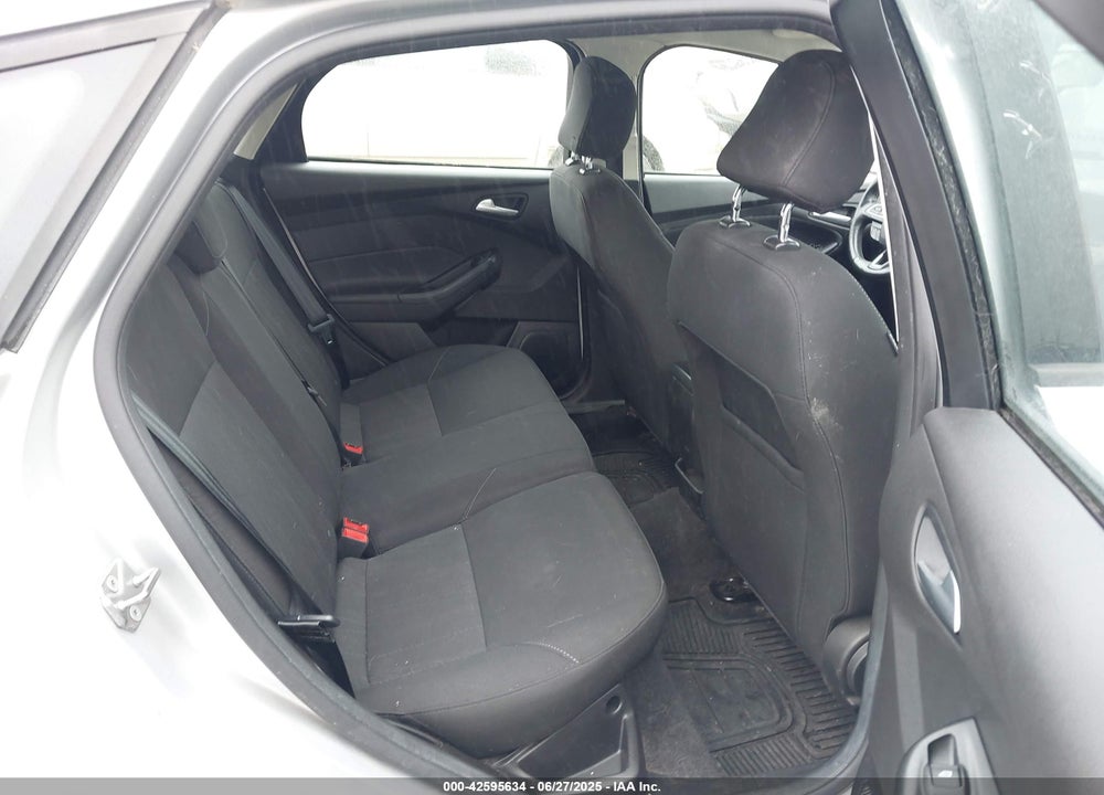 2017 FORD FOCUS SE VIN: 1FADP3K24HL321892
