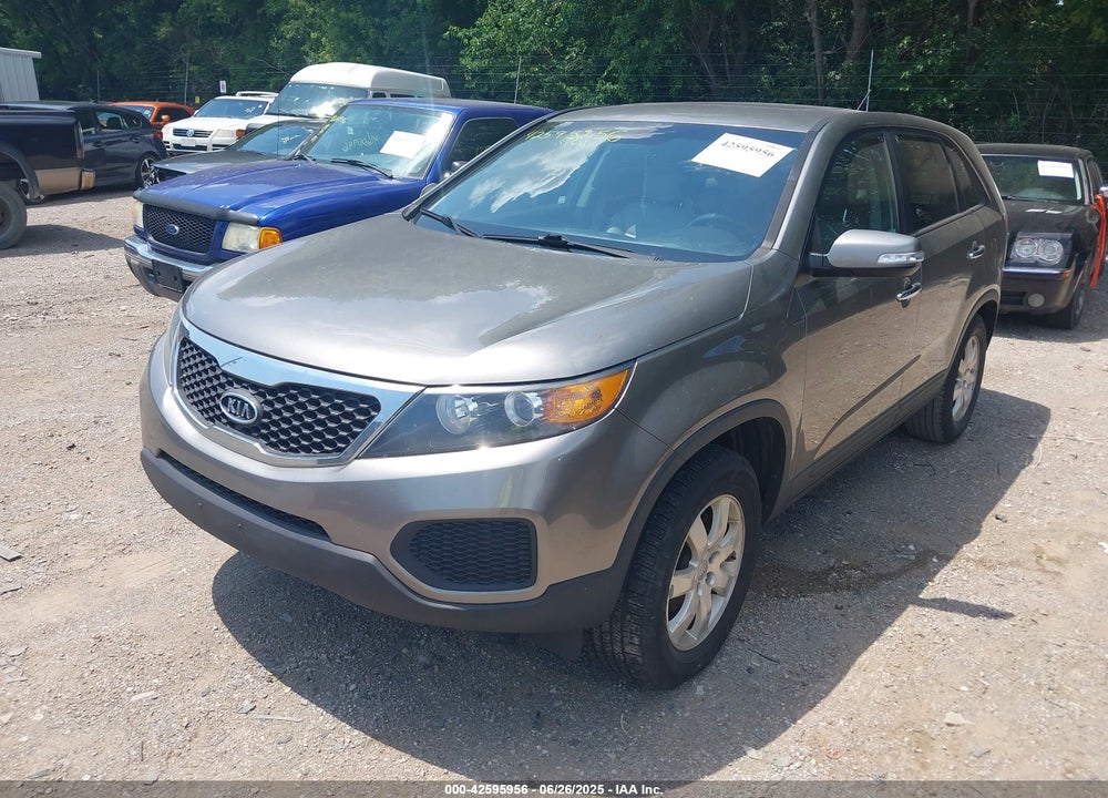 2013 KIA SORENTO LX VIN: 5XYKT3A17DG405636