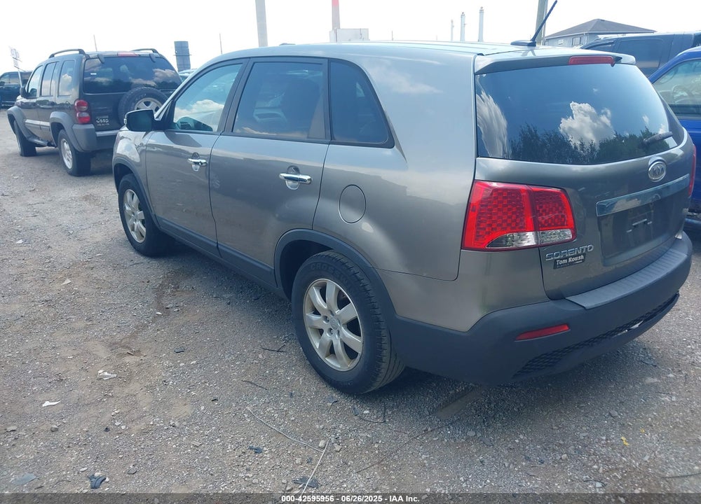2013 KIA SORENTO LX VIN: 5XYKT3A17DG405636