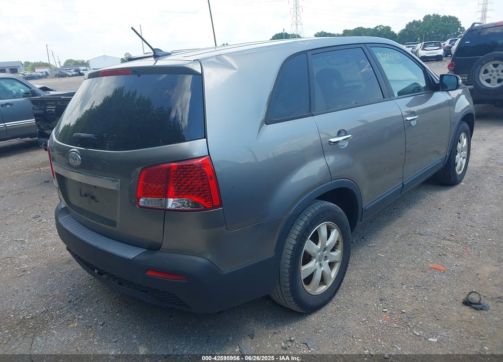 2013 KIA SORENTO LX VIN: 5XYKT3A17DG405636