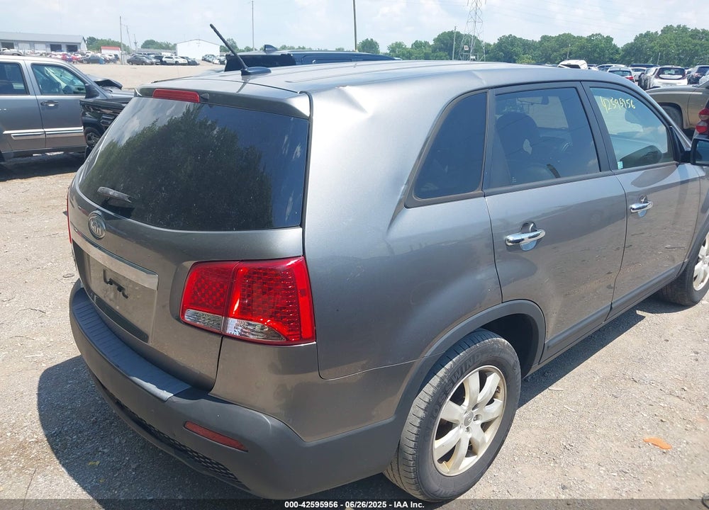 2013 KIA SORENTO LX VIN: 5XYKT3A17DG405636