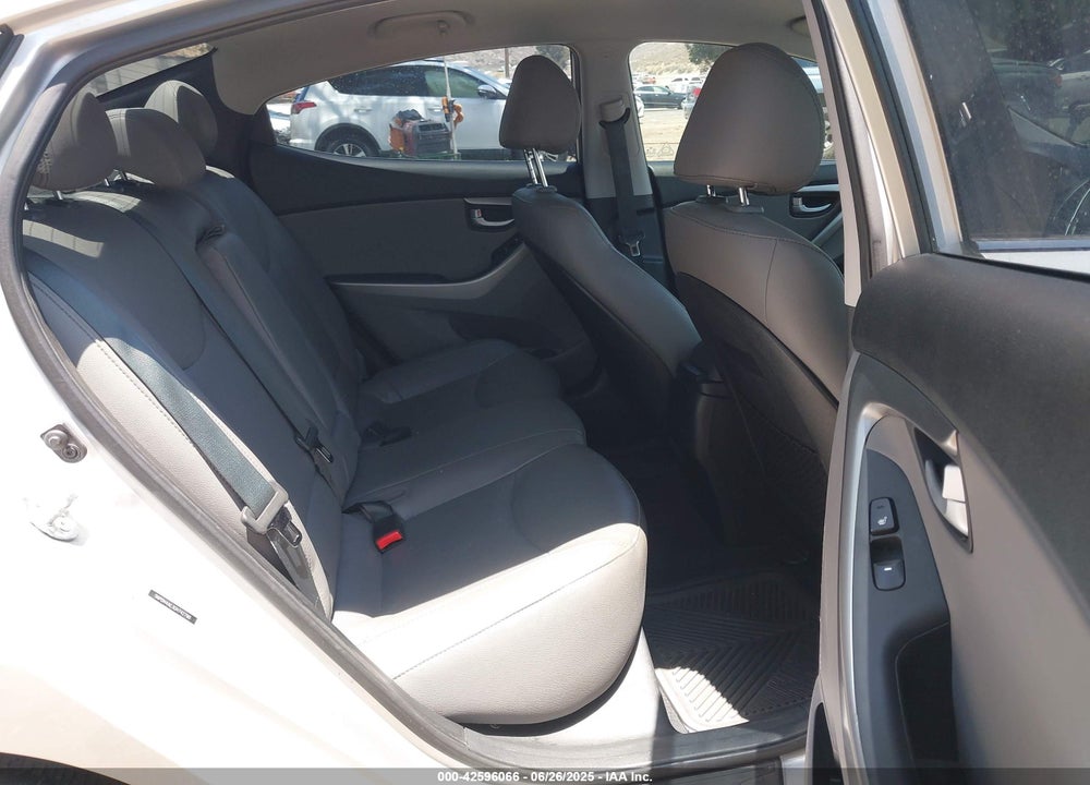 2016 HYUNDAI ELANTRA VIN: 5NPDH4AE3GH742790