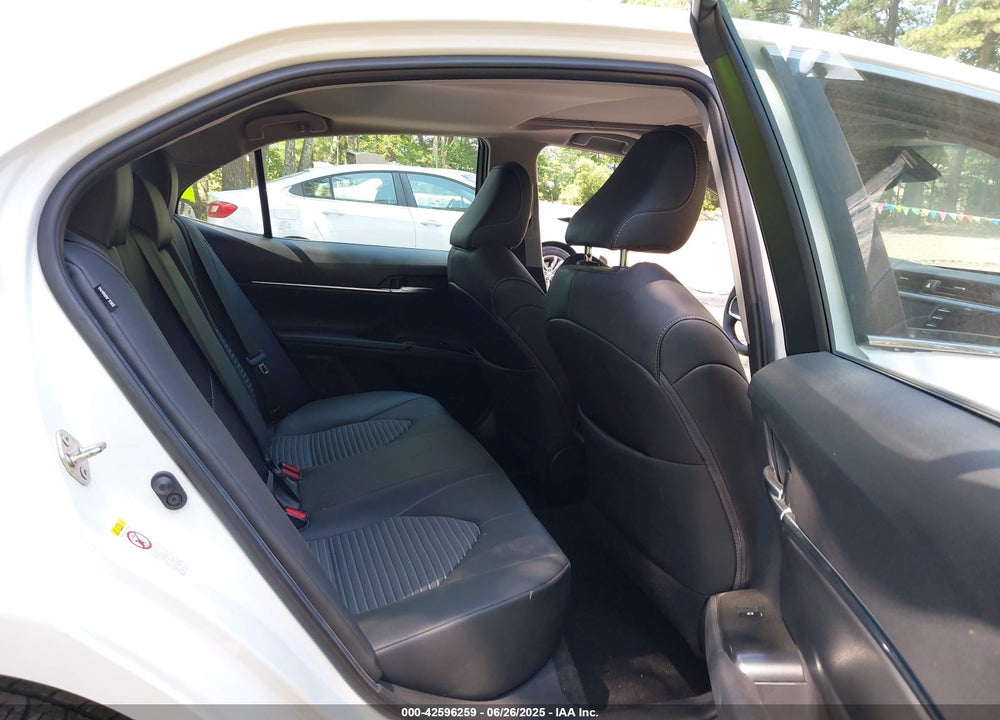 2018 TOYOTA CAMRY VIN: 4T1B11HK0JU630799