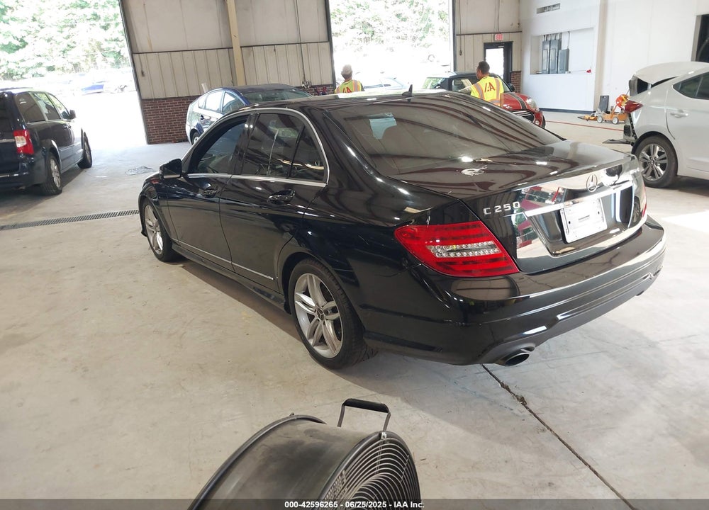 2014 MERCEDES-BENZ C VIN: WDDGF4HB7ER312397