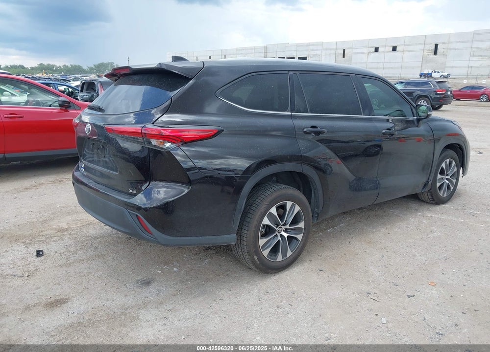 2022 TOYOTA HIGHLANDER VIN: 5TDHZRAH7NS105155