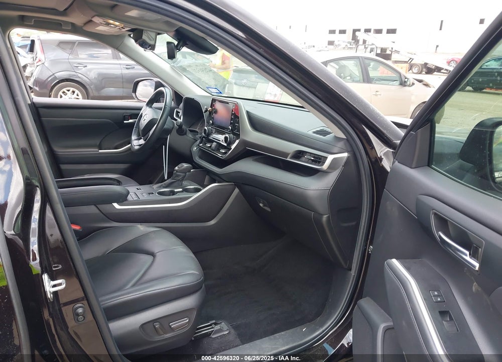 2022 TOYOTA HIGHLANDER VIN: 5TDHZRAH7NS105155
