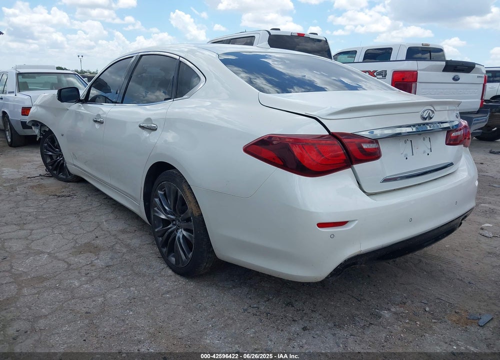 2017 INFINITI Q70 VIN: JN1BY1AP3HM741611