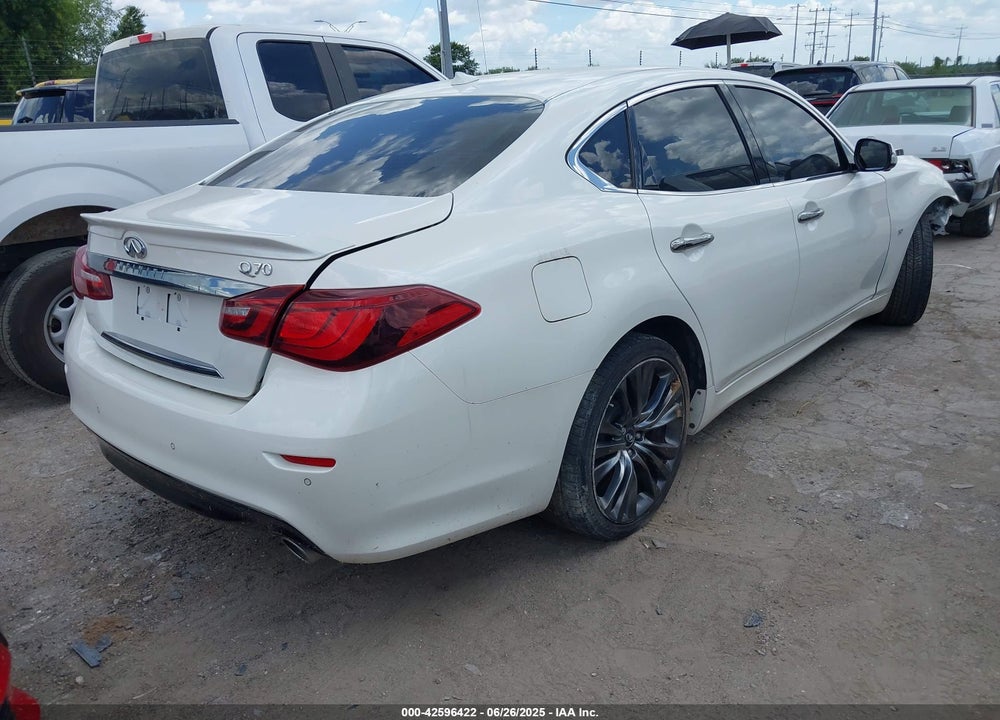 2017 INFINITI Q70 VIN: JN1BY1AP3HM741611
