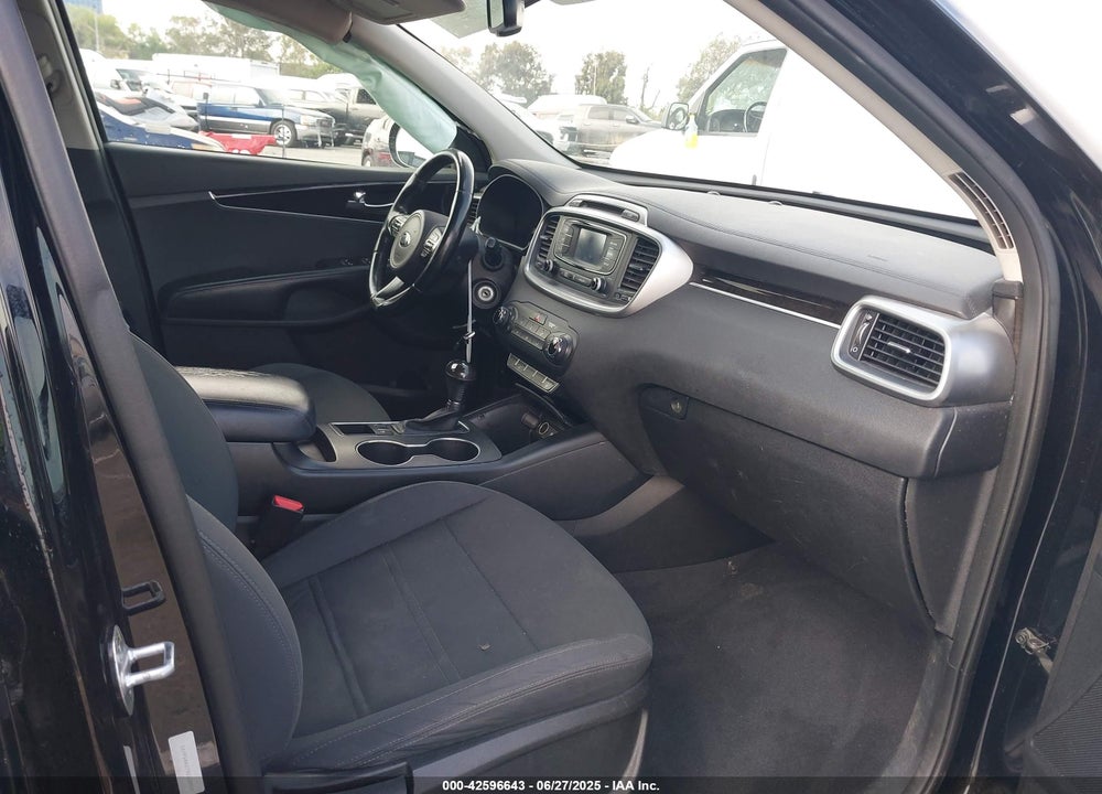 2016 KIA SORENTO VIN: 5XYPG4A37GG128900