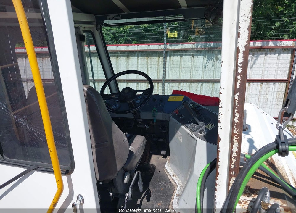 2013 KALMAR TRACTOR VIN: 333250