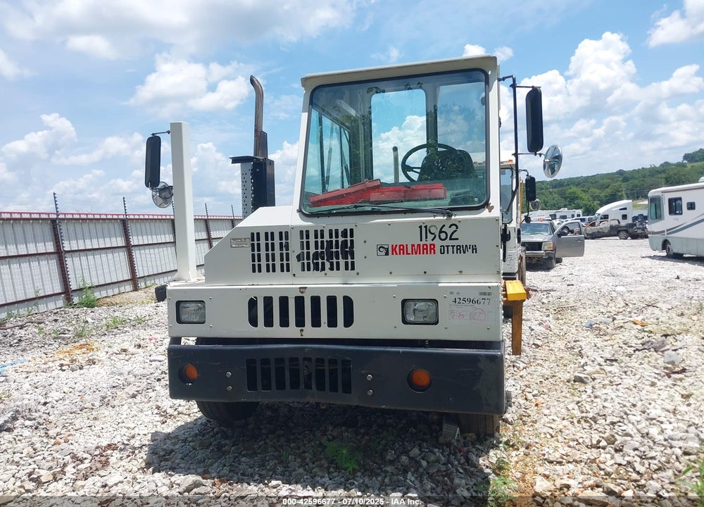 2013 KALMAR TRACTOR VIN: 333250