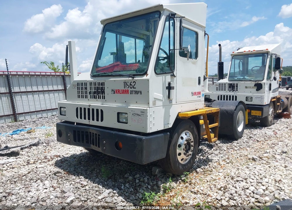 2013 KALMAR TRACTOR VIN: 333250
