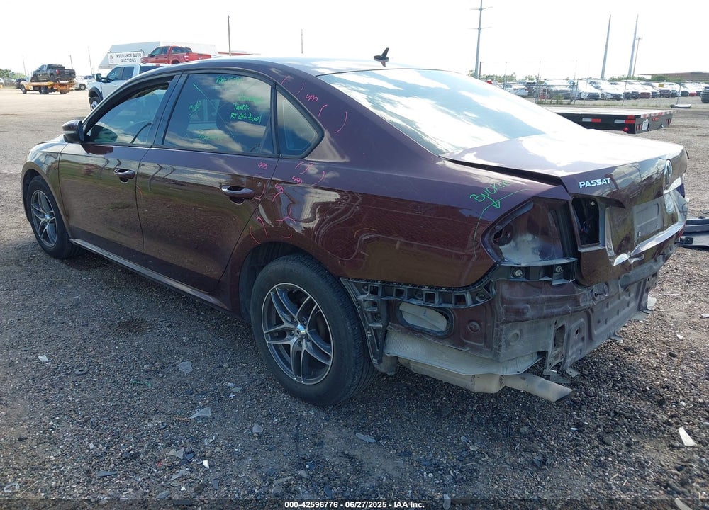 2014 VOLKSWAGEN PASSAT VIN: 1VWAP7A33EC021266