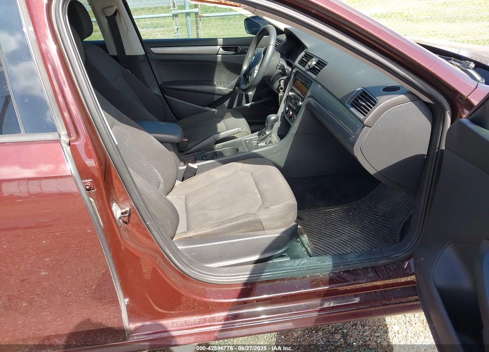 2014 VOLKSWAGEN PASSAT VIN: 1VWAP7A33EC021266