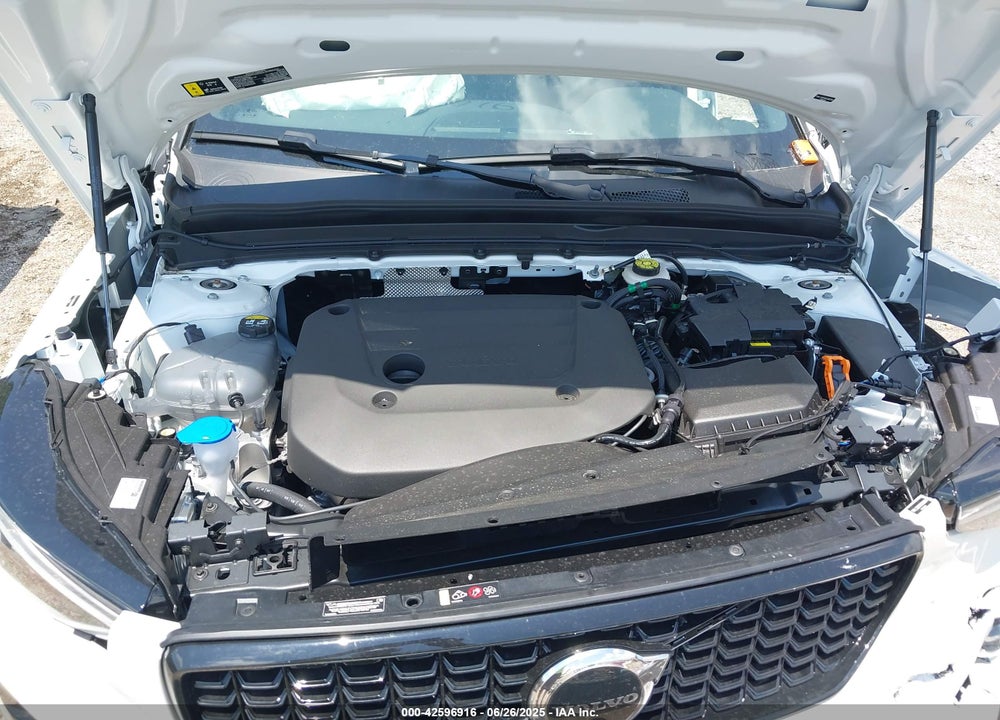 2025 VOLVO XC40 B5 PLUS DARK THEME VIN: YV4L12UC9S2582694