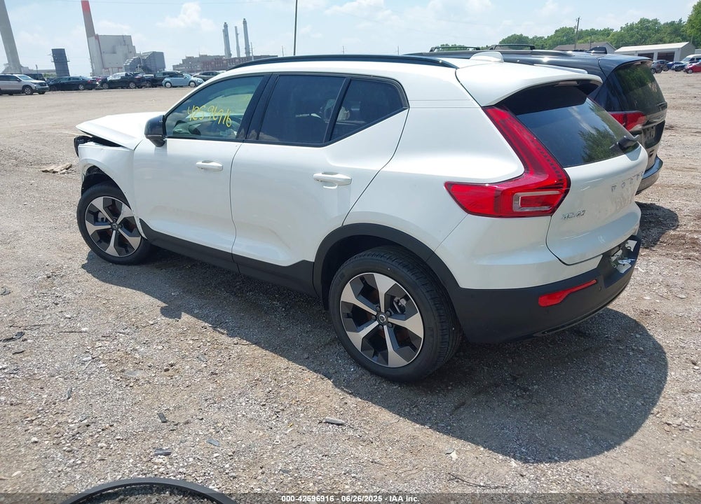 2025 VOLVO XC40 B5 PLUS DARK THEME VIN: YV4L12UC9S2582694