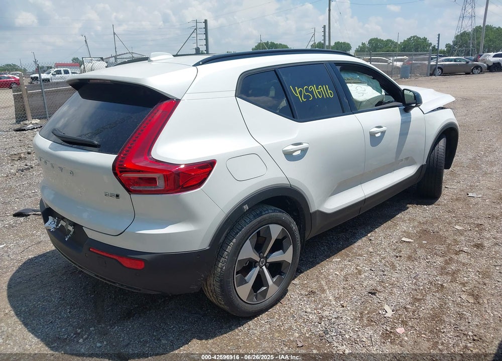 2025 VOLVO XC40 B5 PLUS DARK THEME VIN: YV4L12UC9S2582694