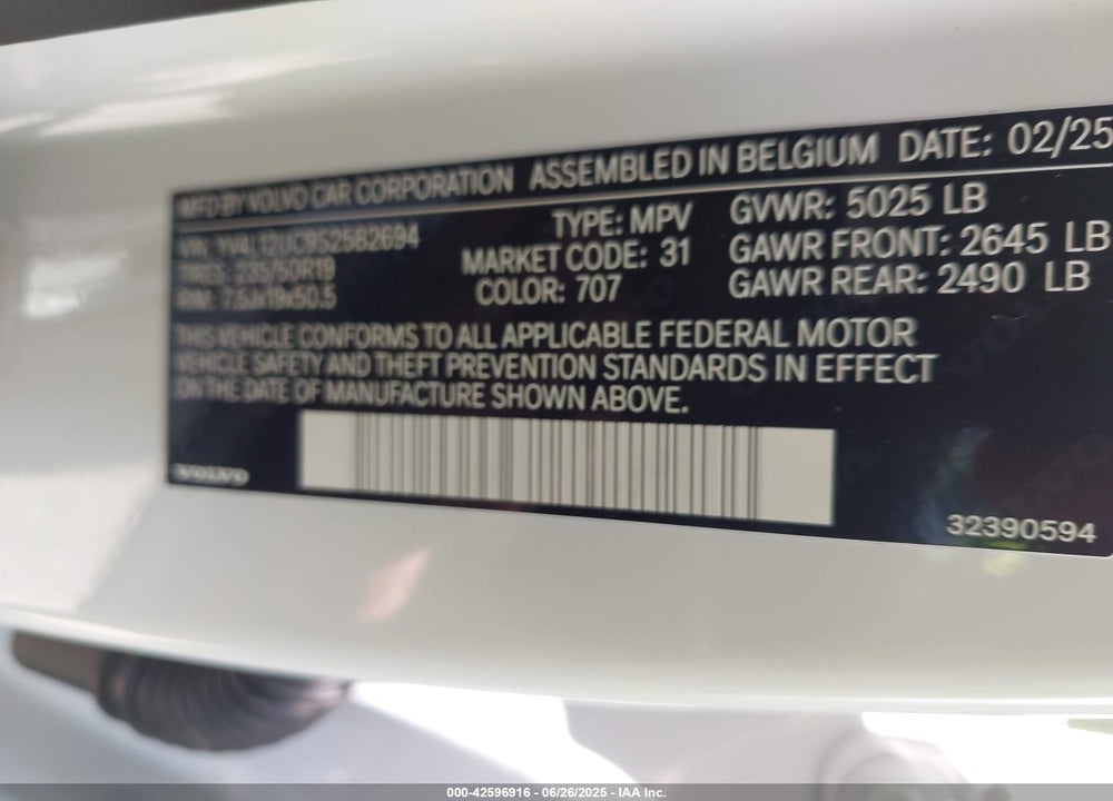 2025 VOLVO XC40 B5 PLUS DARK THEME VIN: YV4L12UC9S2582694