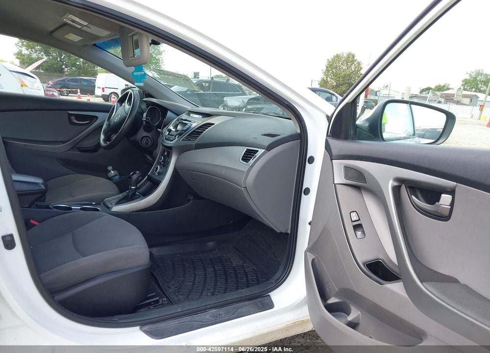 2015 HYUNDAI ELANTRA VIN: 5NPDH4AE3FH635379