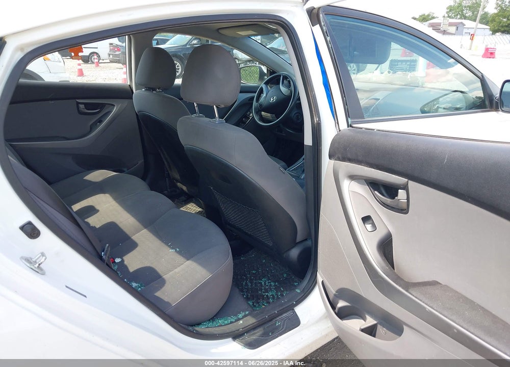 2015 HYUNDAI ELANTRA VIN: 5NPDH4AE3FH635379