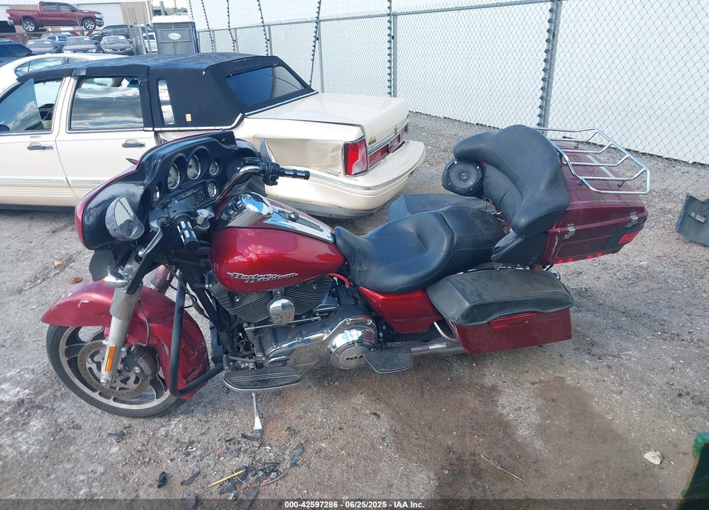 2012 HARLEY-DAVIDSON FLHX VIN: 1HD1KBM18CB630420