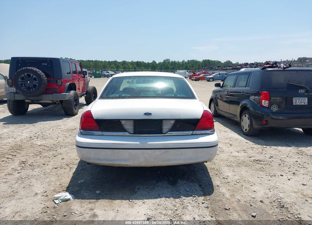 2000 FORD CROWN VICTORIA POLICE INTERCEPTOR VIN: 2FAFP71W9YX208897