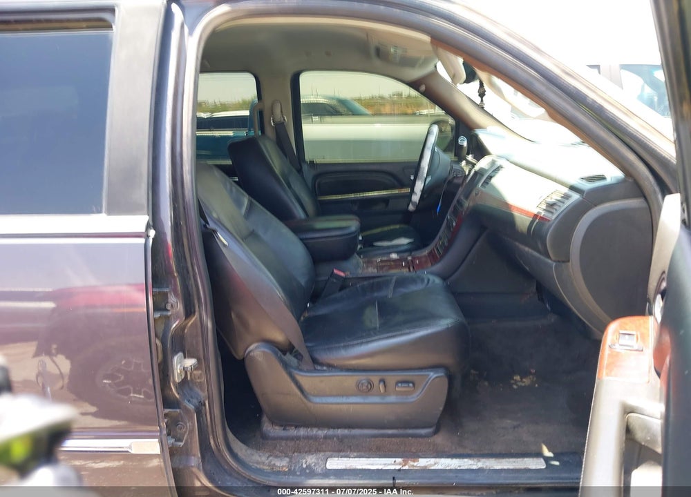 2010 CADILLAC ESCALADE VIN: 1GYUKAEF3AR243470