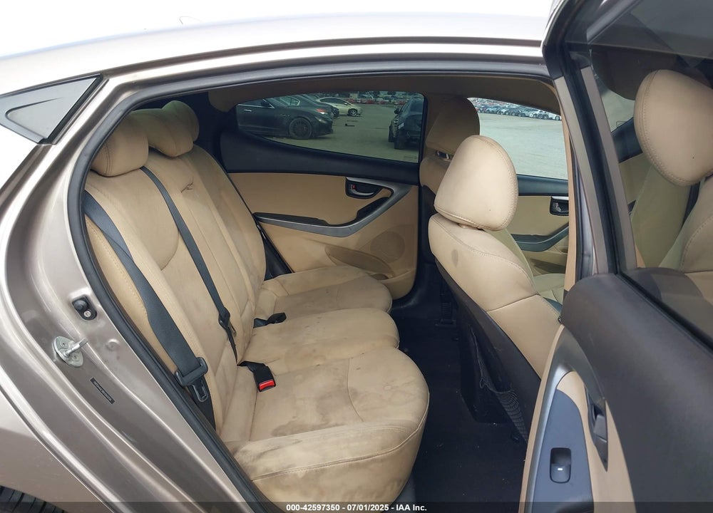 2011 HYUNDAI ELANTRA VIN: 5NPDH4AE8BH060058