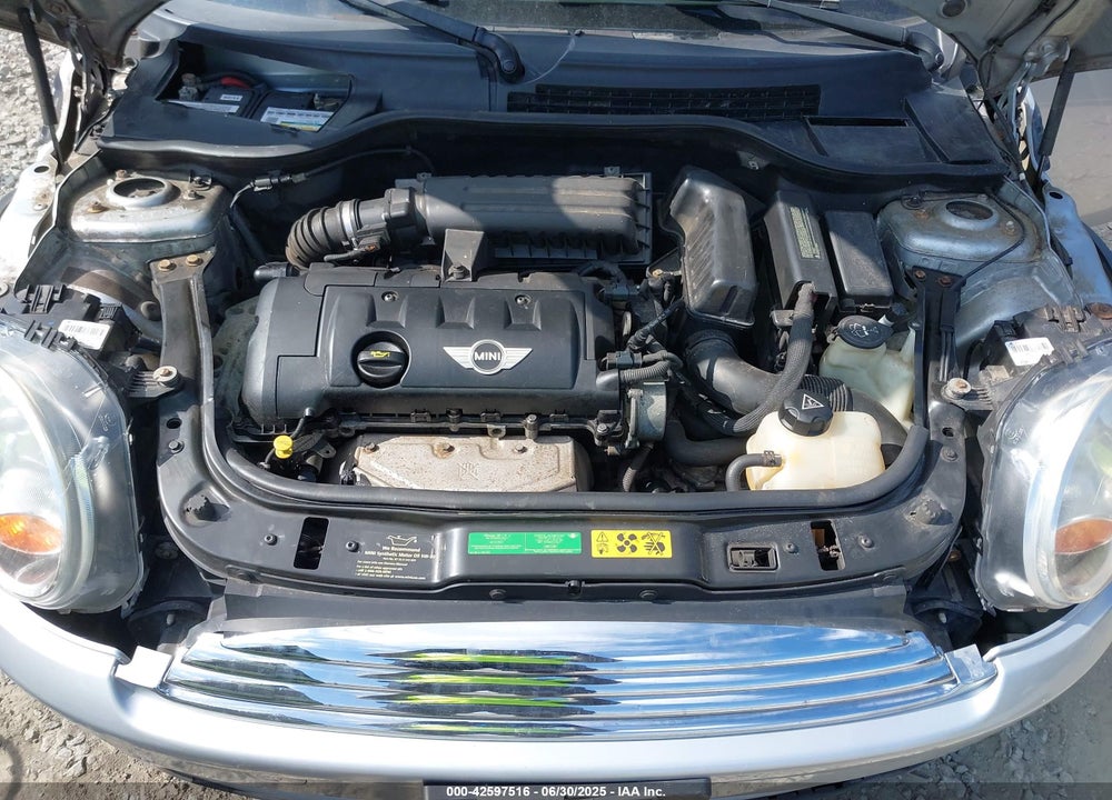 2010 MINI COOPER VIN: WMWMF3C52ATZ21447