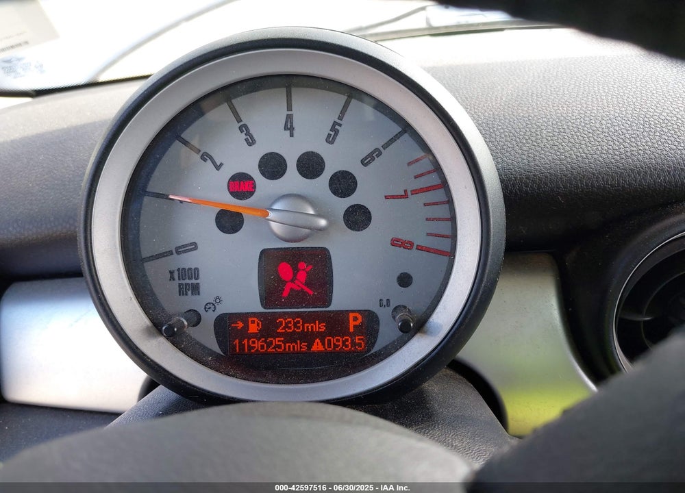 2010 MINI COOPER VIN: WMWMF3C52ATZ21447