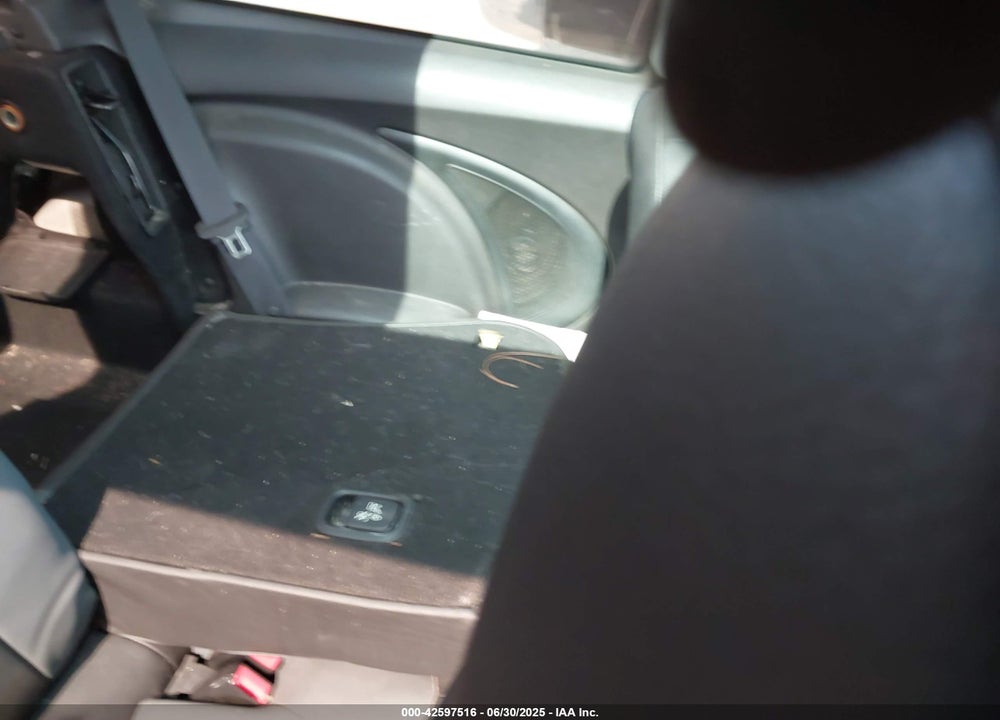 2010 MINI COOPER VIN: WMWMF3C52ATZ21447
