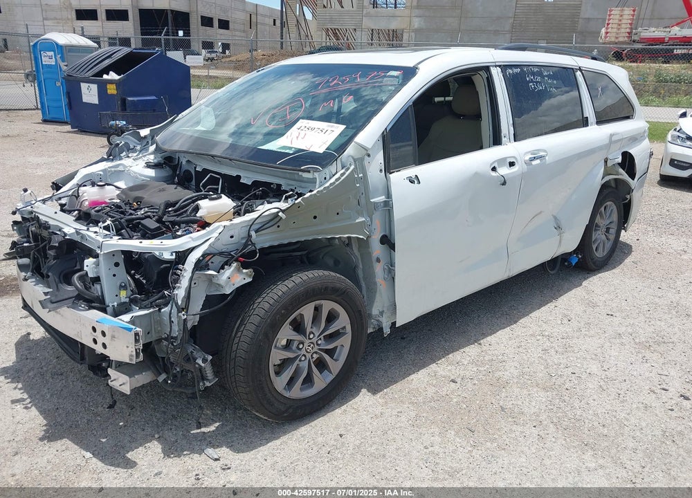 2022 TOYOTA SIENNA XLE VIN: 5TDYRKEC1NS109773
