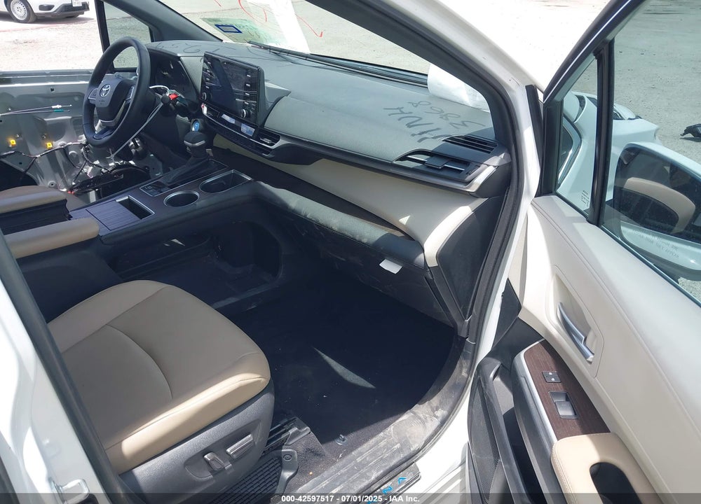 2022 TOYOTA SIENNA XLE VIN: 5TDYRKEC1NS109773