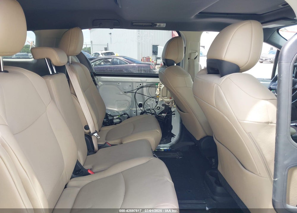 2022 TOYOTA SIENNA XLE VIN: 5TDYRKEC1NS109773