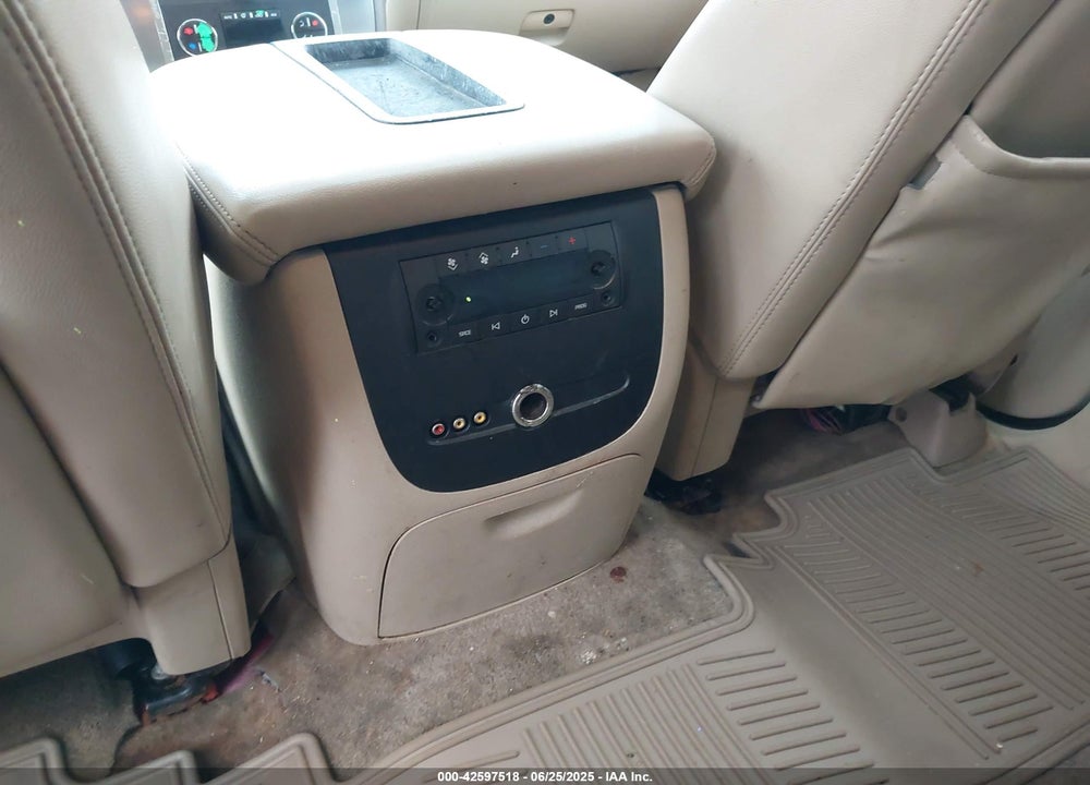 2007 GMC YUKON VIN: 1GKFK13047J113285
