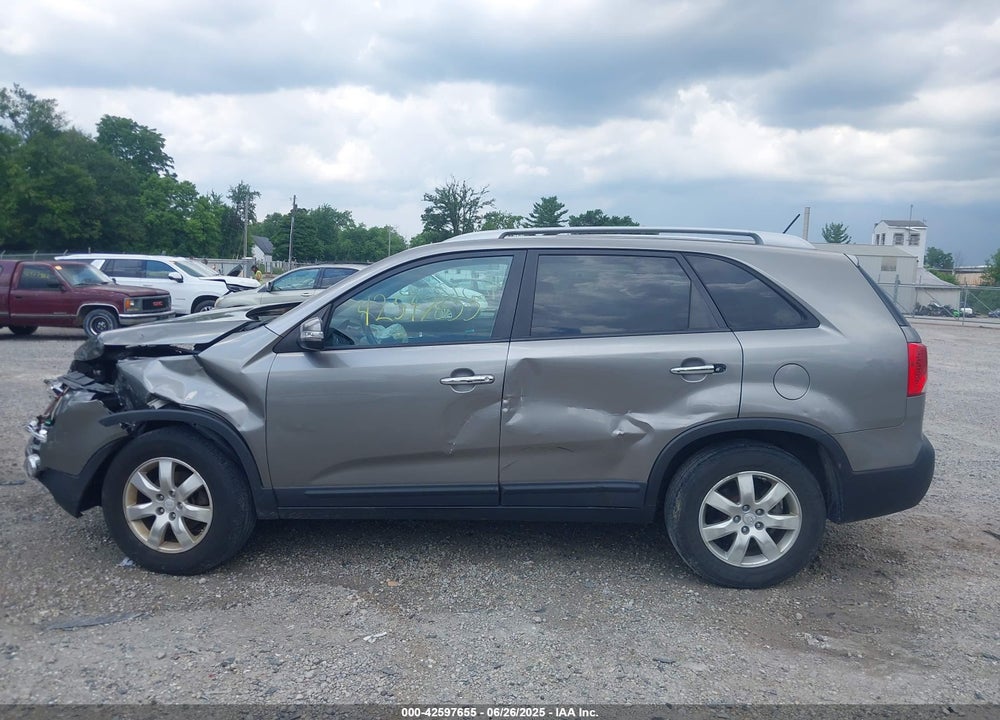 2011 KIA SORENTO VIN: 5XYKT4A16BG168141
