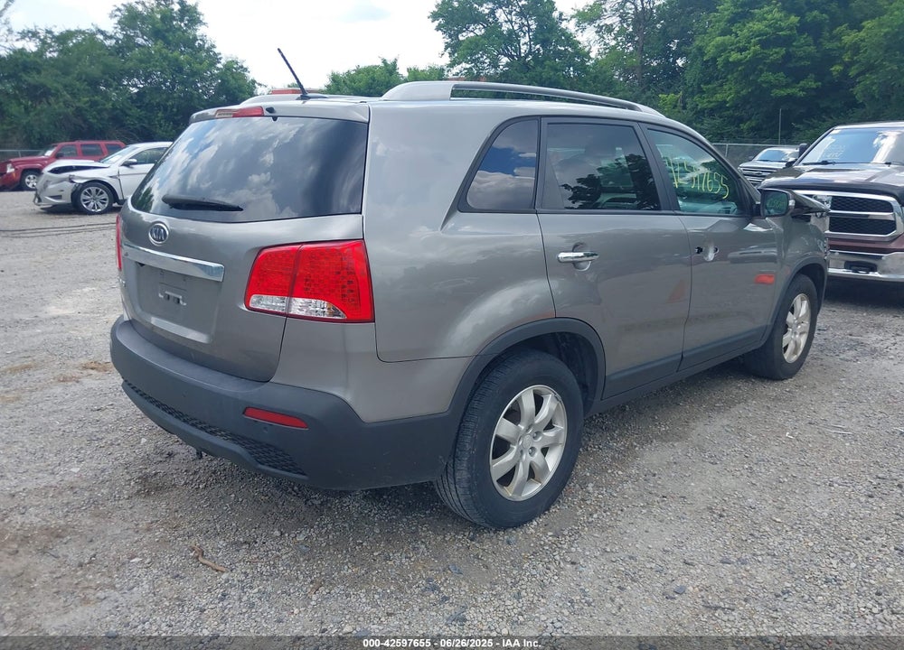 2011 KIA SORENTO VIN: 5XYKT4A16BG168141