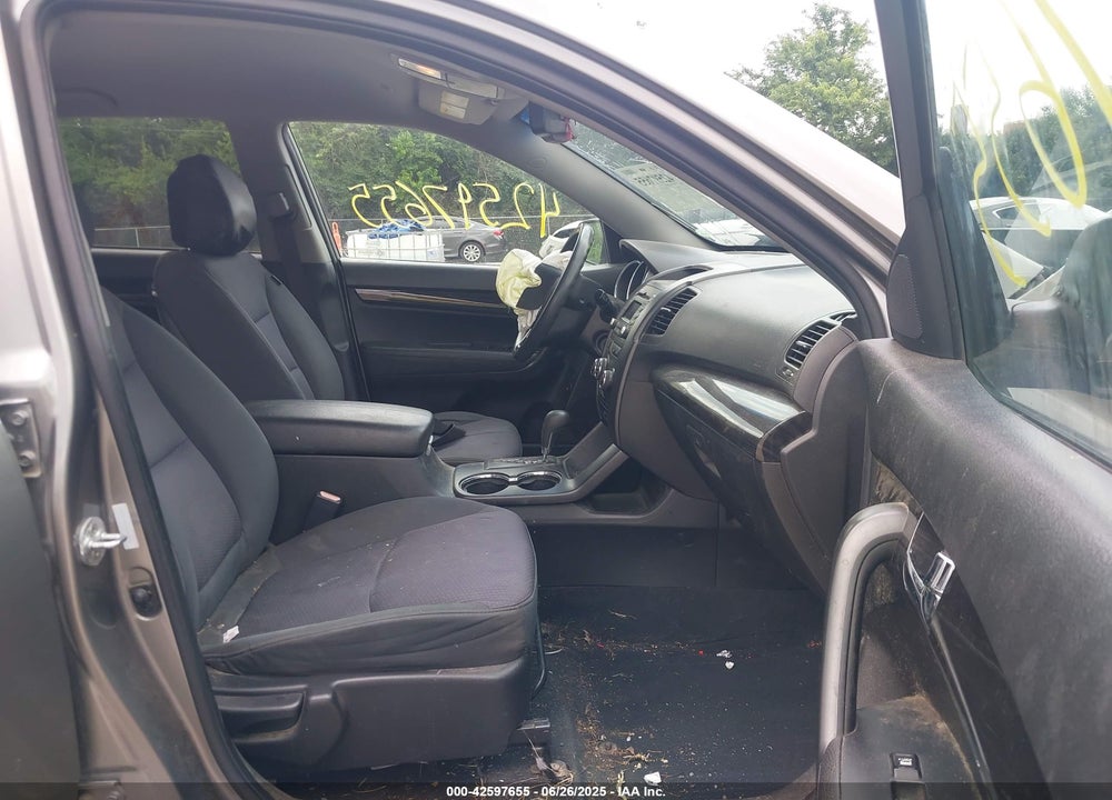 2011 KIA SORENTO VIN: 5XYKT4A16BG168141