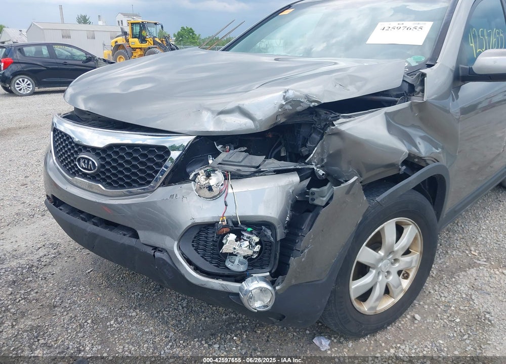 2011 KIA SORENTO VIN: 5XYKT4A16BG168141