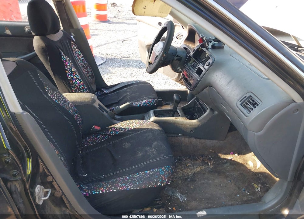 1998 HONDA CIVIC LX VIN: 2HGEJ6670WH569799