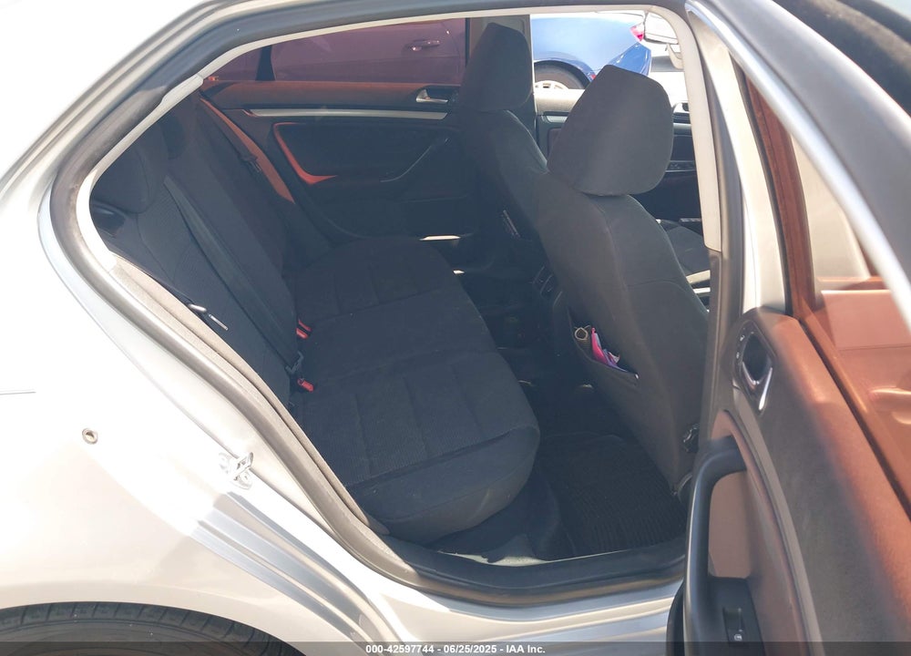 2010 VOLKSWAGEN JETTA VIN: 3VWJZ7AJ9AM079089