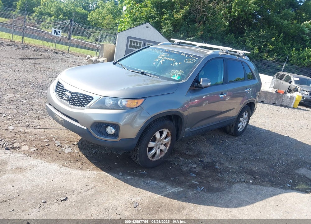 2011 KIA SORENTO VIN: 5XYKTDA18BG075427