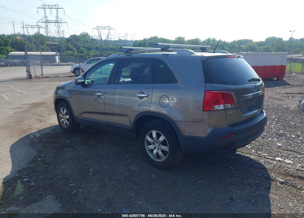 2011 KIA SORENTO VIN: 5XYKTDA18BG075427
