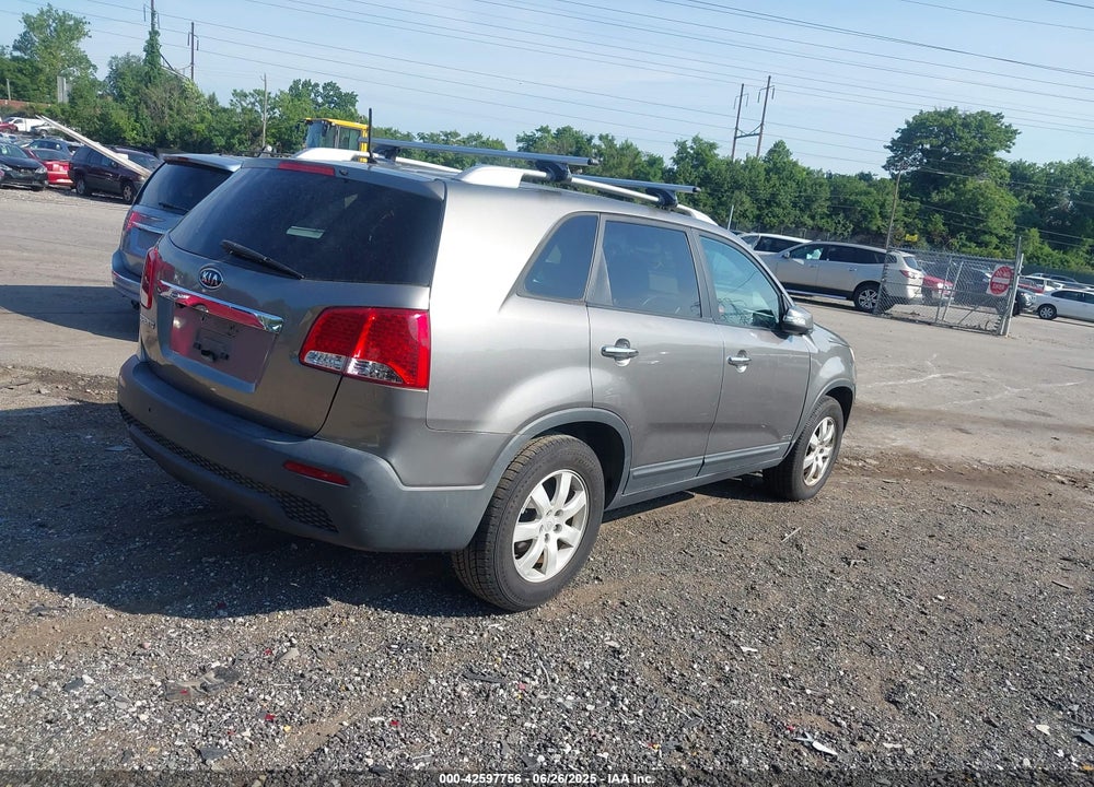 2011 KIA SORENTO VIN: 5XYKTDA18BG075427
