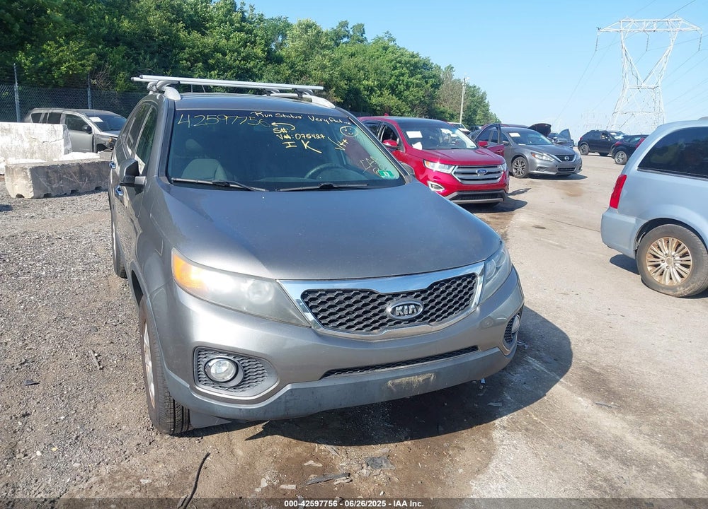 2011 KIA SORENTO VIN: 5XYKTDA18BG075427