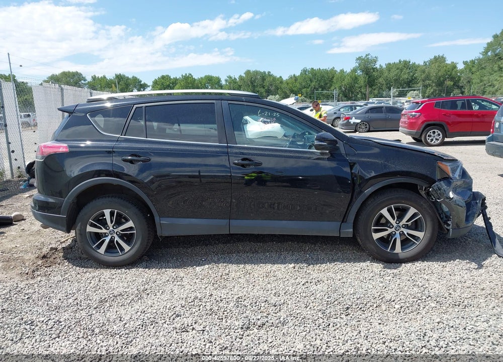 2018 TOYOTA RAV4 XLE VIN: 2T3RFREV5JW768326